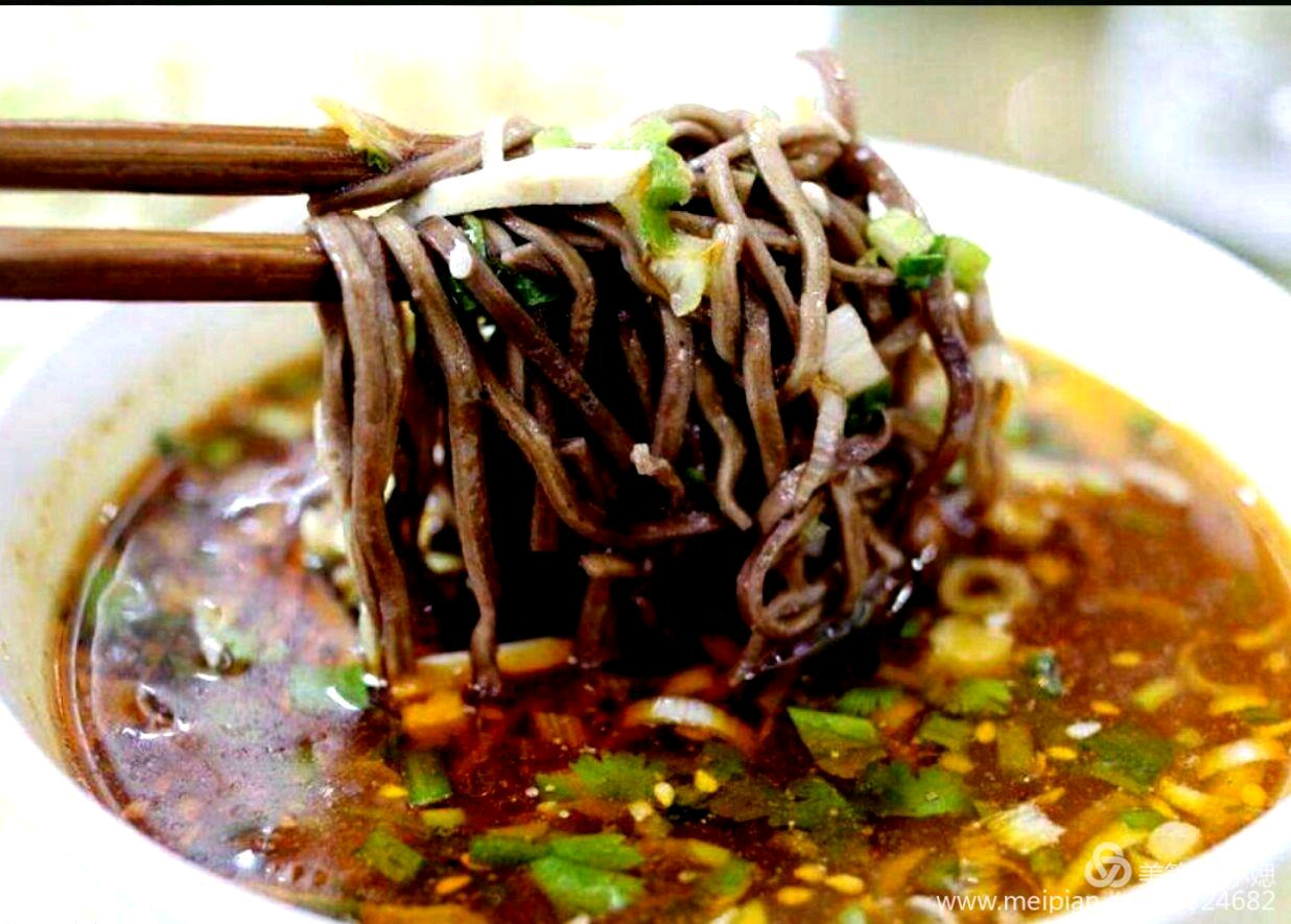 长武血条汤是别处没有的特色吃食,外地人都叫其"血面",这是因为血条是