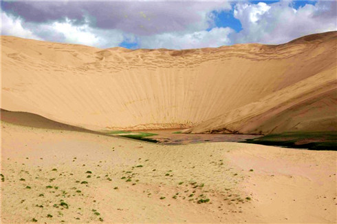库姆塔格沙漠西部边缘.jpg