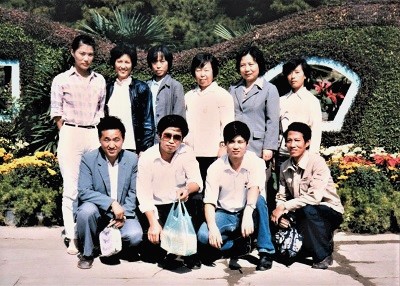 黄锡卿（后排左二）与柬语部老同事合影（1986年）.jpeg