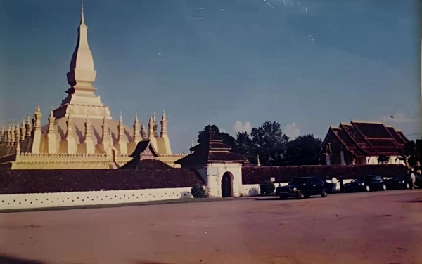 老挝万象标志性建筑塔銮.jpg