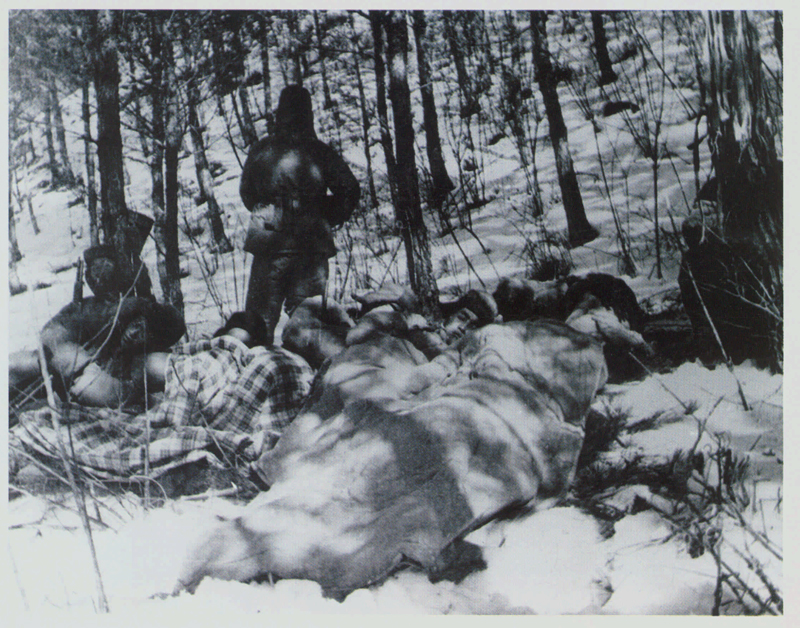 3-13-3露营在雪地上的志愿军官兵.jpg