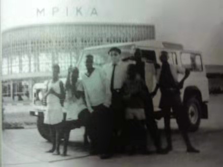 50赞比亚姆皮卡车站1995.2.14..jpg
