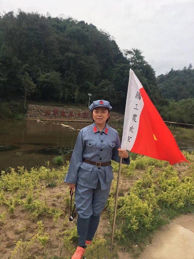 掉队的女红军.jpg