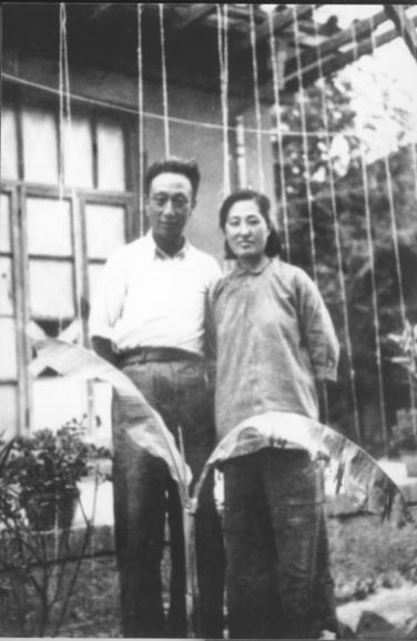167-1948夏石家庄 柯庆施、于文兰结婚合影.JPG