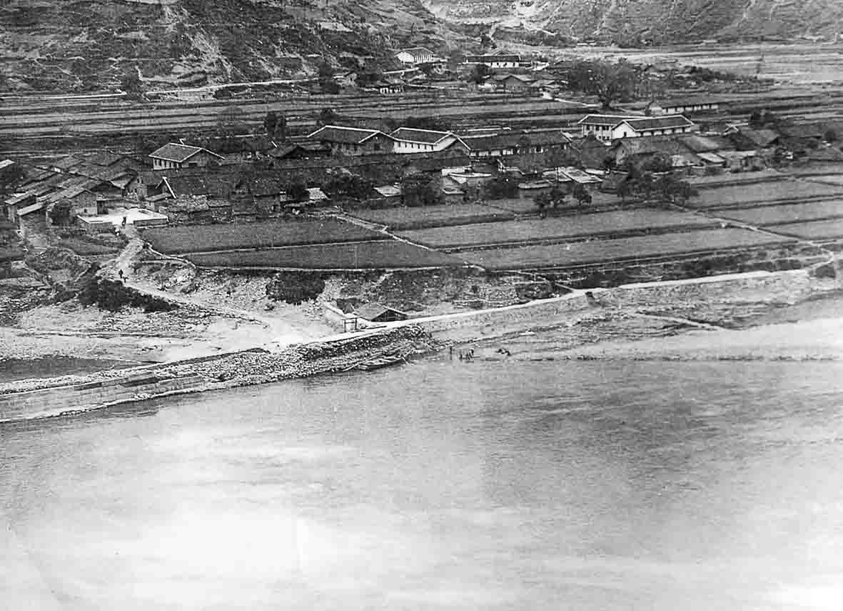 5-2，1936年5月，红1军团1团在此组织奋勇队强度大渡河.jpg