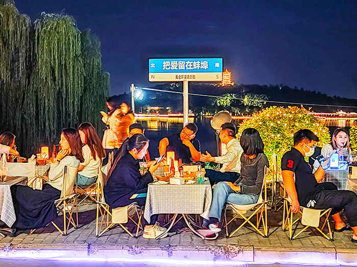 《把爱留在蚌埠》摄影李文萍13705525255 拍于张公湖夜市.jpg